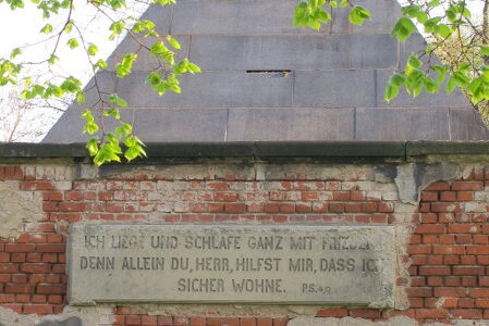 Innschrift an der Pyramide